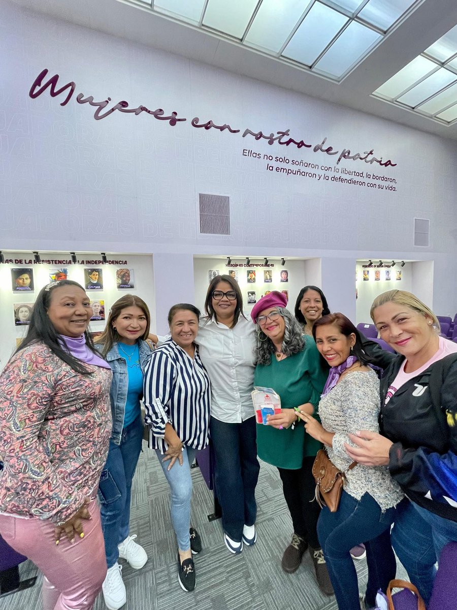 Psoymujer's tweet photo. Construyendo un camino de derechos: hoy participamos en el debate de la Ley de la Mujer. Porque juntas somos más fuertes. 🌸 https://t.co/jOmLoak7mY