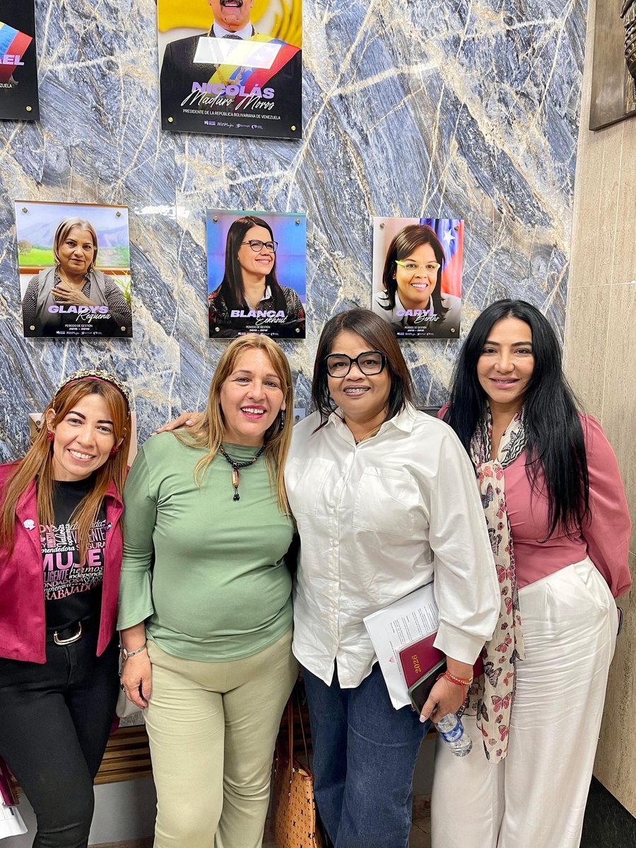 Psoymujer's tweet photo. Construyendo un camino de derechos: hoy participamos en el debate de la Ley de la Mujer. Porque juntas somos más fuertes. 🌸 https://t.co/jOmLoak7mY