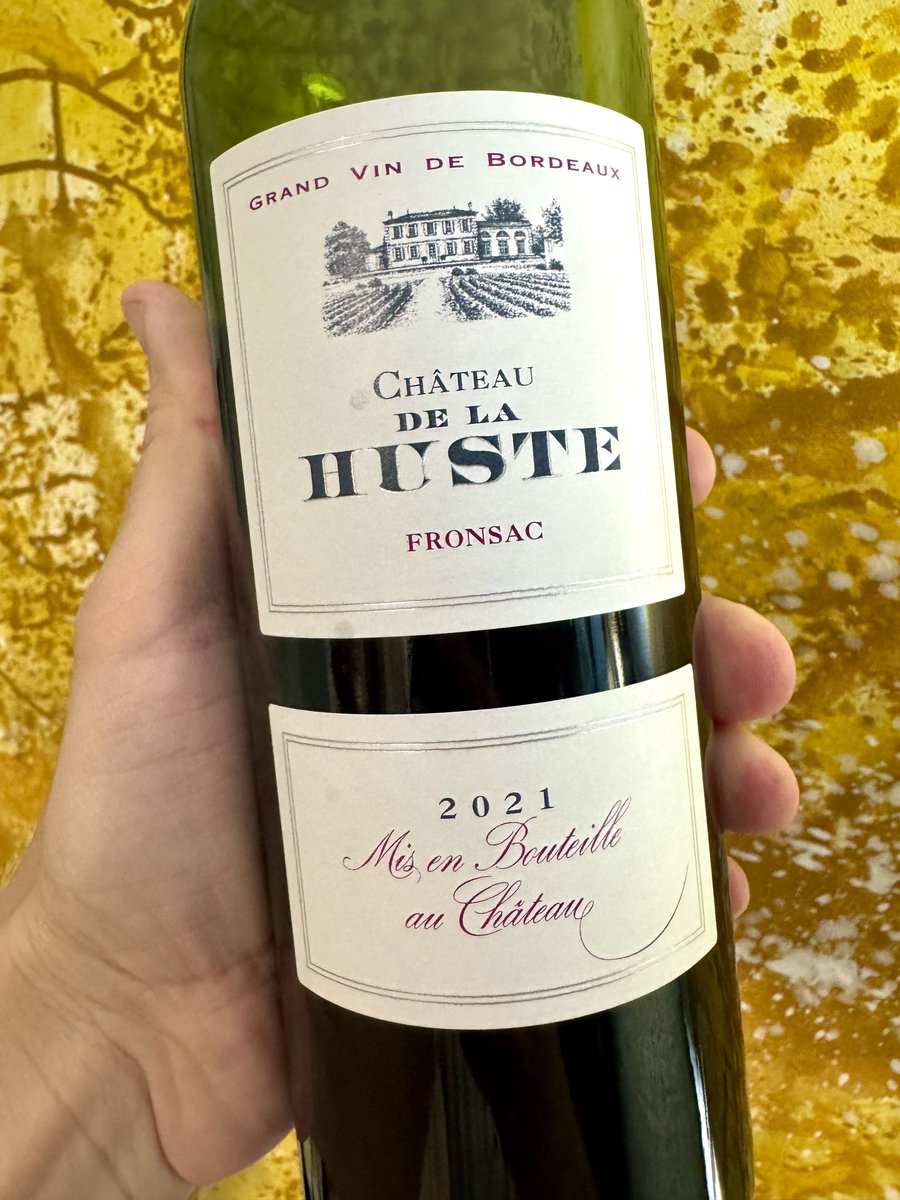 SashaEats's tweet image. Happy #WineWednesday, grape friends 🍷🍇🇫🇷 What’s in your glass tonight?

#SashaSips #WineLover #cheers