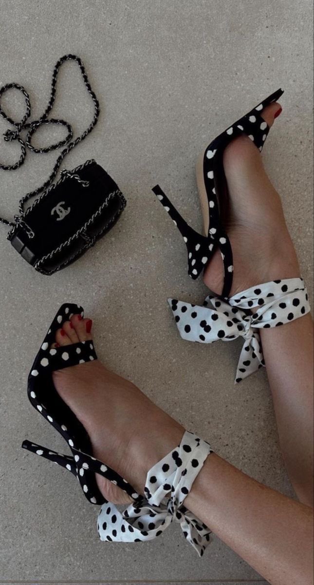 الكون tweet media