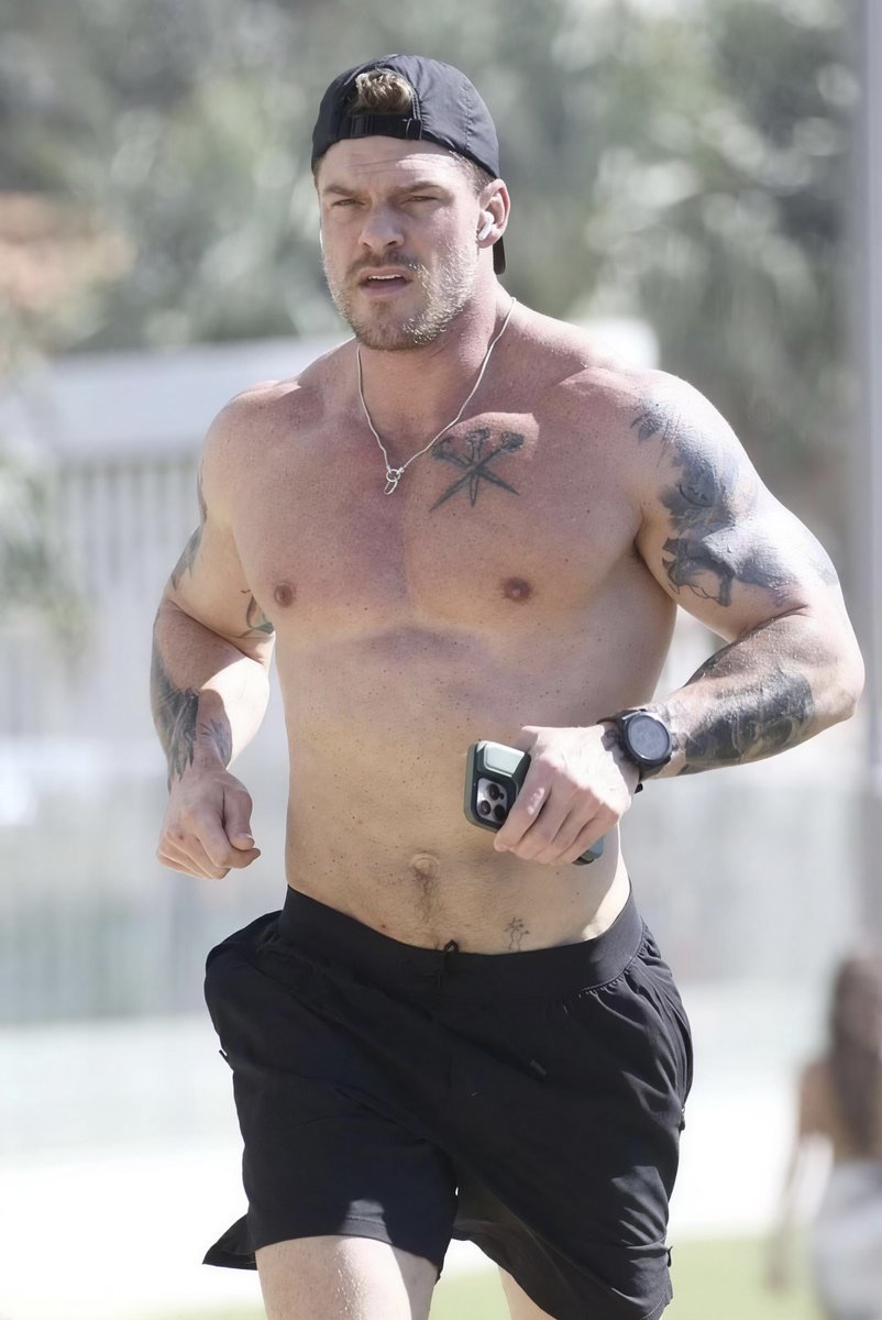 alanritchsonhq's tweet image. 