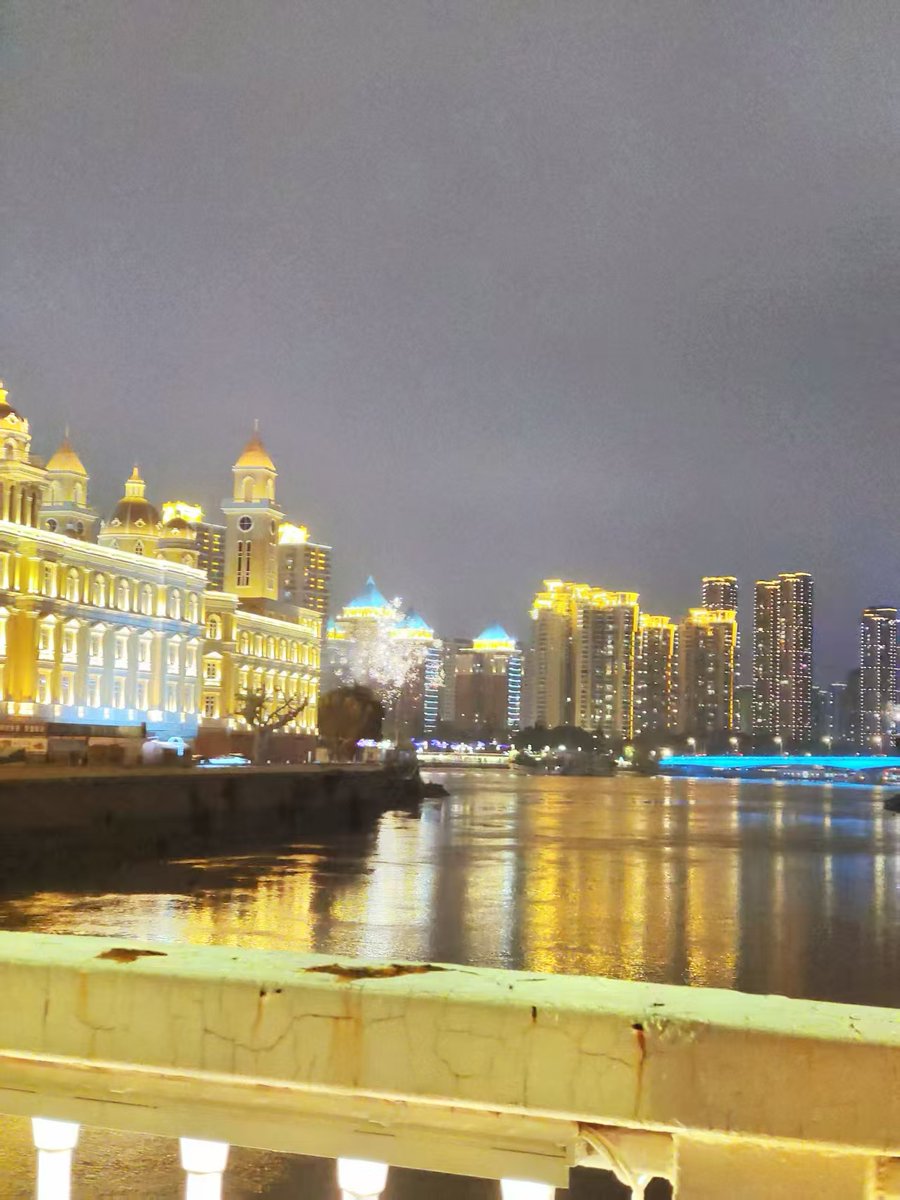 xiaoyihuFo's tweet image. Beautiful night view of the city, share it with my friends.😊
#ChinaTravel
#delicacy
#Hebei
#xingtai