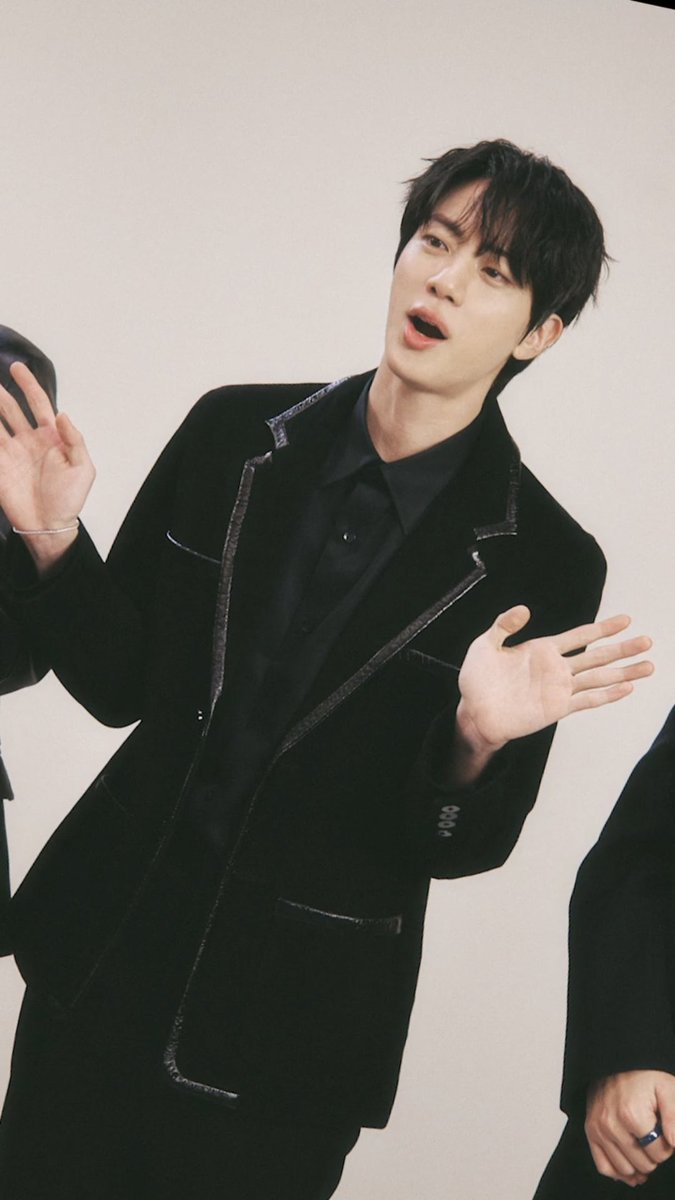 jinspacelatam's tweet photo. Nuevo contenido de Netflix promocionando BTS THE COMEBACK LIVE | ARIRANG… y perdón pero Kim Seokjin se ve demasiado hermoso 😭

Cada clip que sale de él es peligroso para la estabilidad emocional.

WE LOVE YOU JIN 
JIN ON NETFLIX 
 #JIN #진  #BTS_ARIRANG  #BTSLiveonNetflix https://t.co/aliM6FfGjI