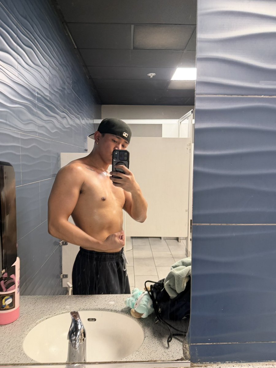 RustiqueTiara's tweet photo. Gym crush didn’t show up so now everyone has to see the results https://t.co/dlhct2Be9u