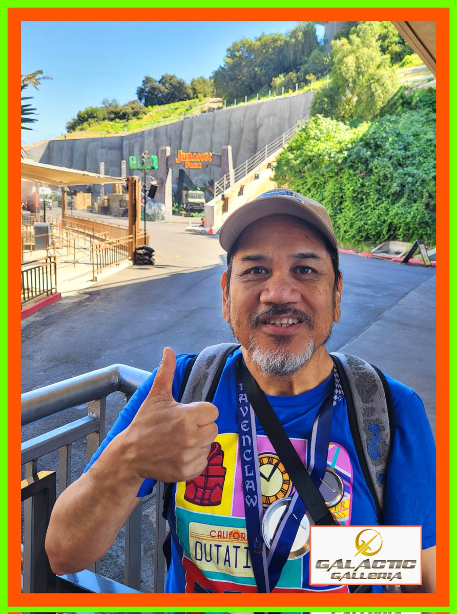 GeekAuthority's tweet image. #UniversalStudios  #DocBrown of #BTTF, Mario Tubes, holding the man himself #Mario and a thumbs up as we see the new #FanFest is being set up for #JurassicWorld !
📺🎬📺🎬
GalacticGalleria.etsy.com 
Linktr.ee/TheGeekAuthori… 
@GeekAuthority