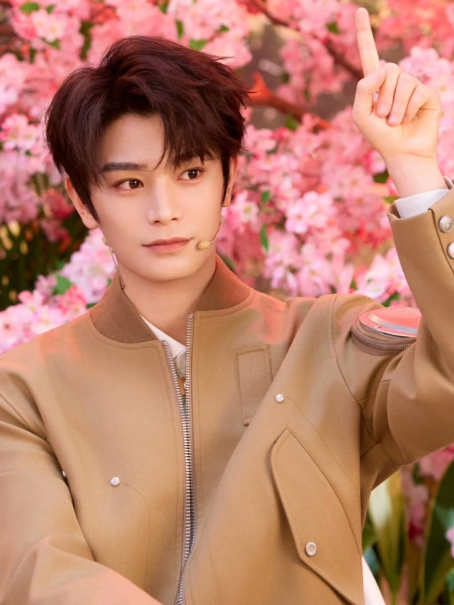 dingyuxi_myfc's tweet photo. The spring premiere livestream with Baidu Wenku Global Ambassador Ding Yuxi has wrapped.
Thank you for joining us — see you again soon with AI. ✨
Cr.百度文库 weibo
#丁禹兮 #dingyuxi #ryanding #dingyuximyfanclub
#oreate https://t.co/IJ60XUkwlS