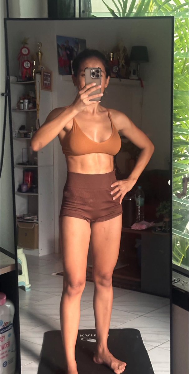 พลอย tweet media