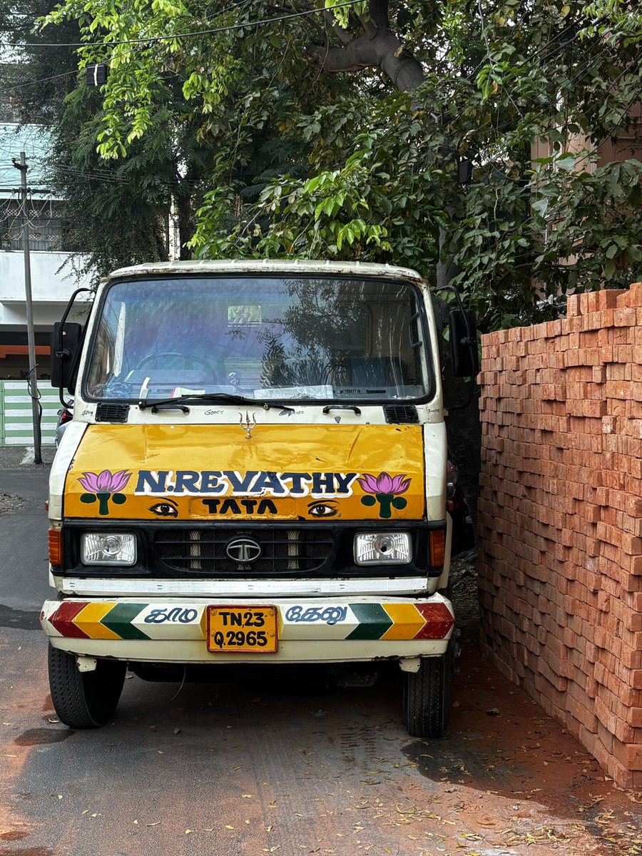 NSriram78's tweet photo. @ChennaiTraffic request to take action - this vehicle is blocking the road for the past 2hrs 
Location : 43rd st, Nanganallur 
Also the car parking on these streets is becoming very challenging to ride or drive

Thanks

Map : https://t.co/RzgoXmBTOi https://t.co/fzGCrzJ5oY
