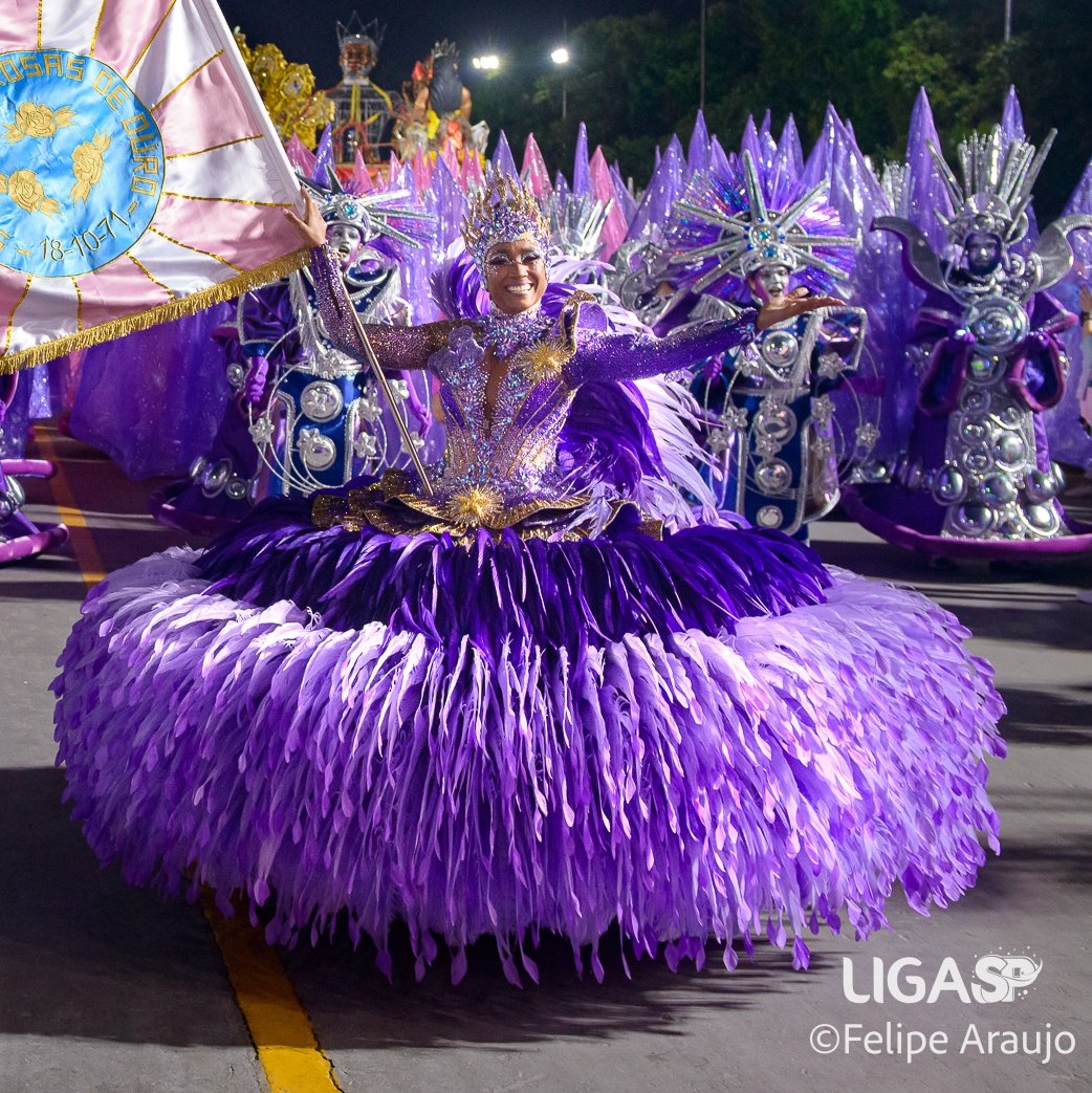 Sou completamente fissurado na plumagem dessa saia