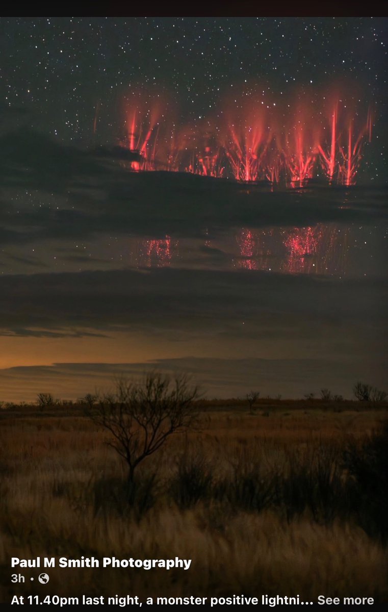 PaulMSmithphoto's tweet image. At 11.40pm last night, a monster positive lightning bolt lit up the sky just East of Norman, Oklahoma.
And I was in Texas with my camera pointed above that storm, and captured the giant red sprite it produced.