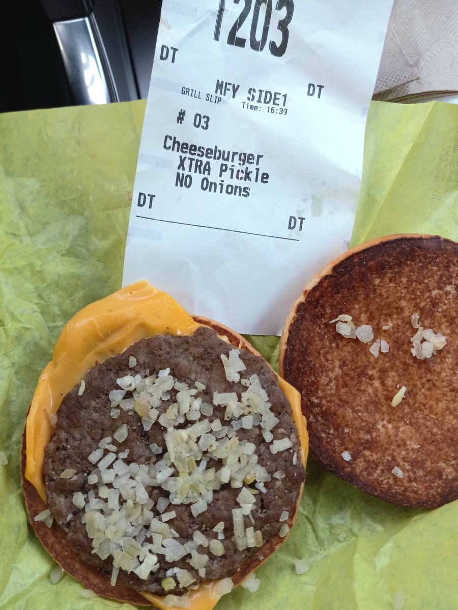 JoyCurrence's tweet photo. @McDonalds You had one job SMH #WhatsWrongWithThisPicture #Fail #McDonalds https://t.co/MjGrimny18
