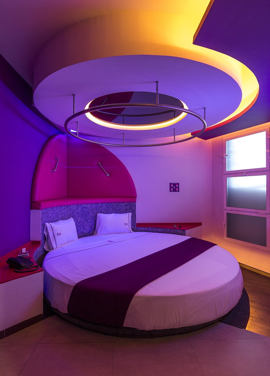 Descubre el encanto único de nuestras suites en el Hotel Sfera✨ ¿Listo para vivir una experiencia placentera? 
#HotelSfera #SueñaEnEsferas #ExperienciaÚnica
