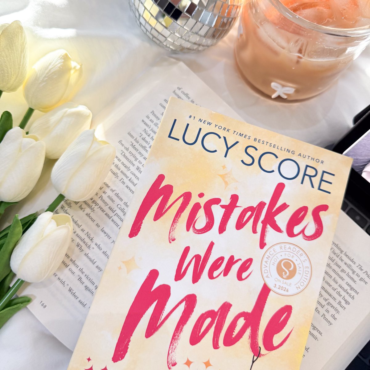 lize_boooks's tweet photo. Mistakes were made 💛🪩 https://t.co/T2V7gkeJz8
