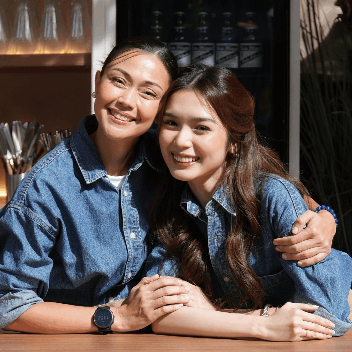 gailalelilolu's tweet photo. aww chin with her ate jodi! #Francinediaz #jodisantamaria https://t.co/AD0u0fATNE