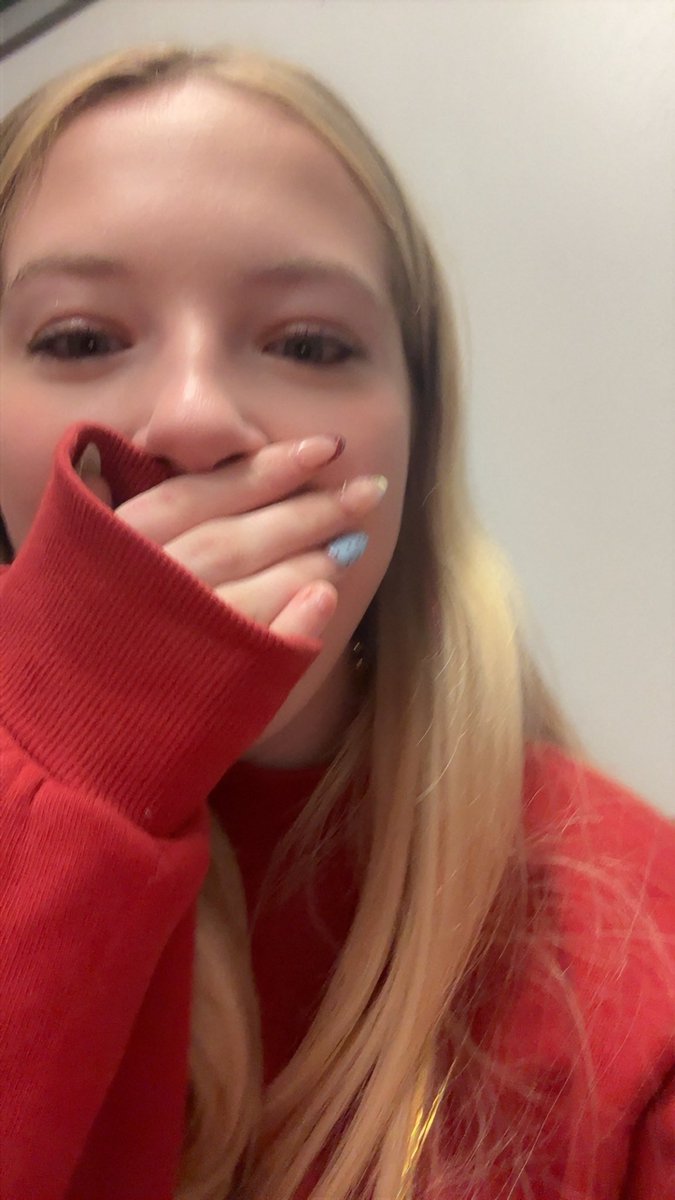 freshnewgoddess's tweet photo. Peyton just screamed “it is THE freshnewgoddess” and some guy fucking turned his head and I’m praying it’s bc she screamed anyways if yk me come say hi tho w cash only https://t.co/ofYr0lylSI