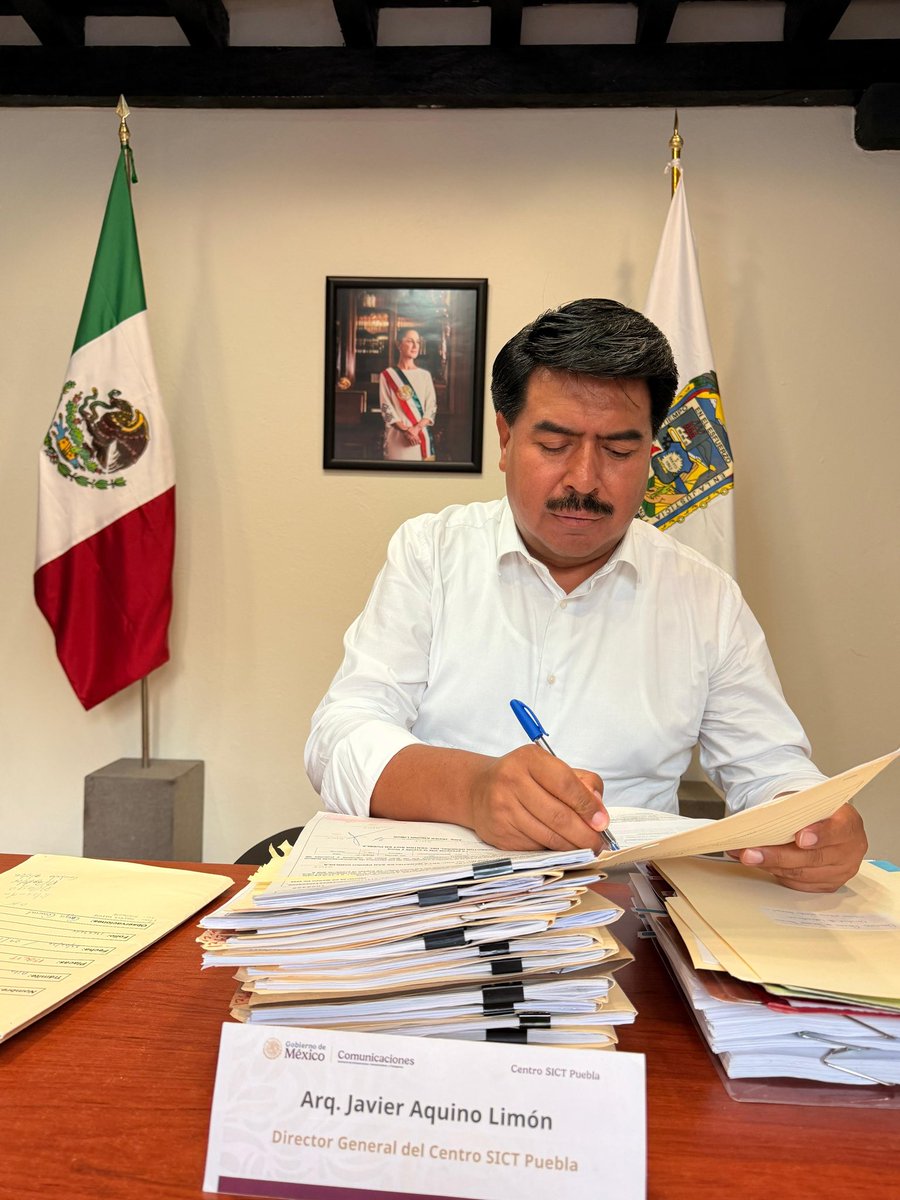 Javier_AquinoL's tweet photo. En el Centro @SICT_Puebla sabemos que el orden administrativo es clave para el éxito operativo. ✍️

Mantener nuestras oficinas al día permite que cada proceso avance con eficiencia y transparencia, asegurando que las acciones en materia de infraestructura, conservación y seguridad en nuestras carreteras continúen sin detenerse.

#AbriendoCaminos🛣️👷🏽