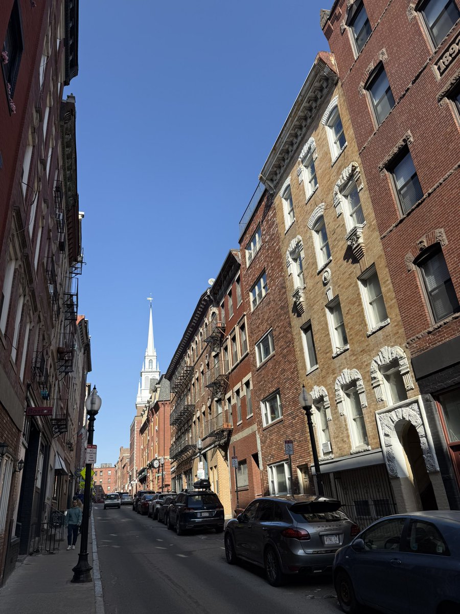 PaulRevereHouse's tweet photo. While not *as* warm as earlier in the week, it was still a lovely day for a #WalksOnWednesday stroll while preparing for a revamped version of our Immigrant Walking Tour education program. #NorthEnd #SalemStreet @OldNorth1723 https://t.co/OryQusk5kc