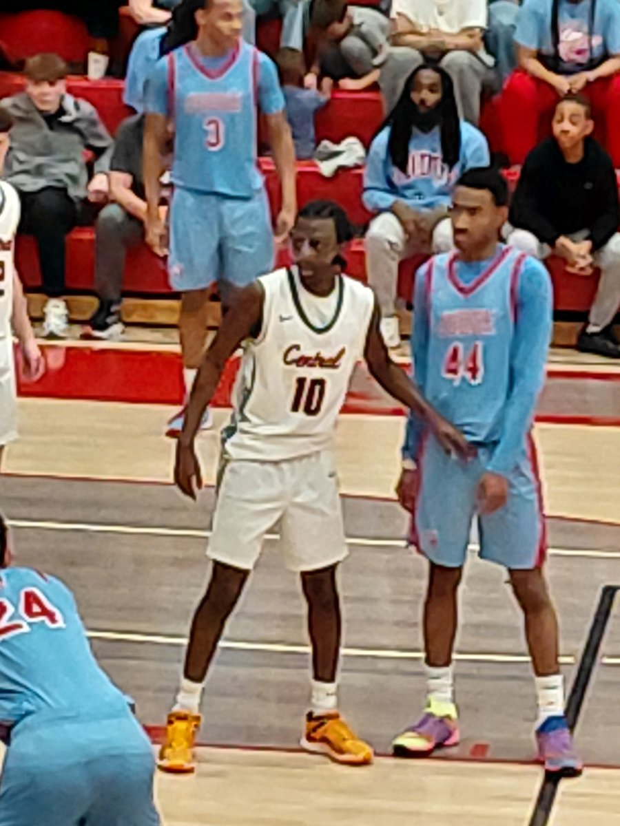 chickg3's tweet photo. For Central York in their 2OT loss to Judge 6'0" '26 Ryan Brown #0 had 21pts 4reb 3 treys 2asts, 5'8" '27 Doug Layer Jr. #11 had 15pts 6reb 2asts and 6'0" '26 Ryan Jackson #10 added 13pts 3 treys 2stls. https://t.co/gyHAvkuDT7