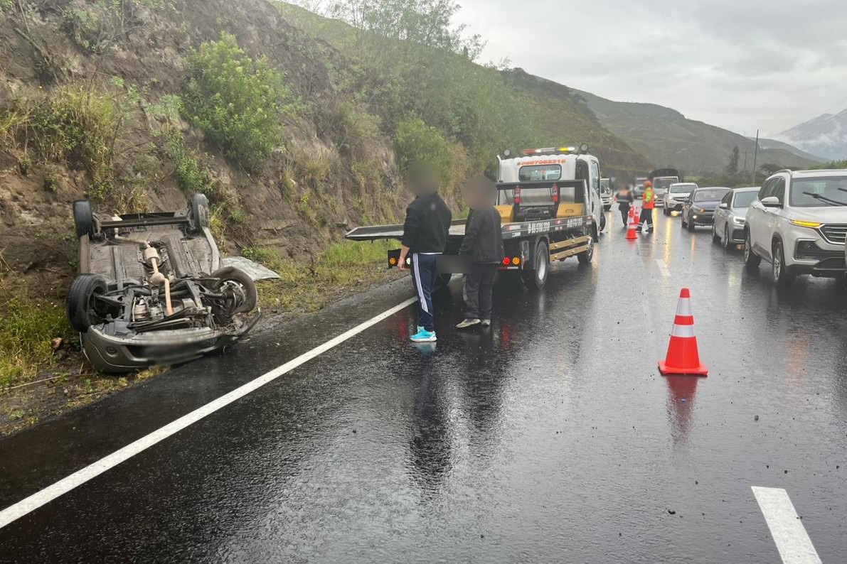 Dos personas heridas en accidente de tránsito en Los Cañaverales.
expectativa.ec/dos-personas-h…