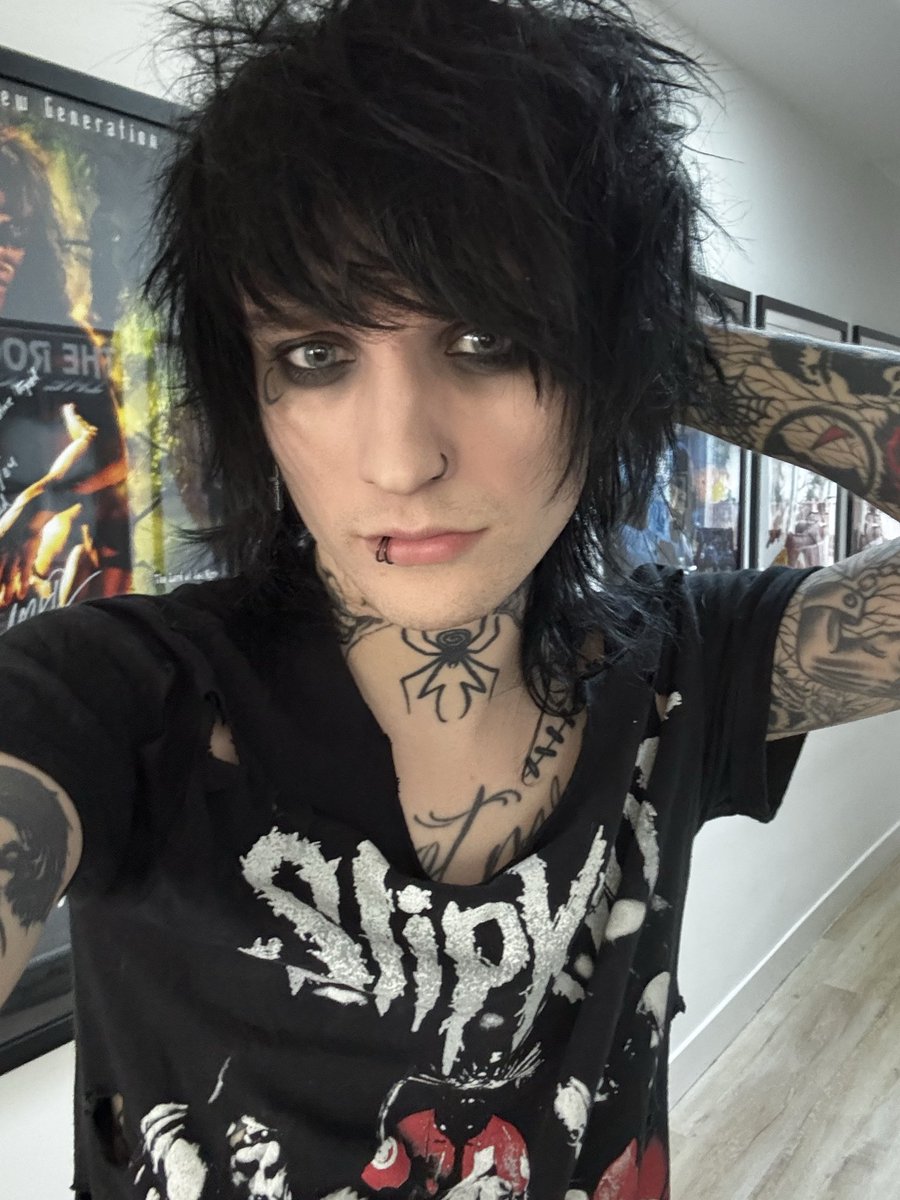 Johnnie Guilbert tweet media