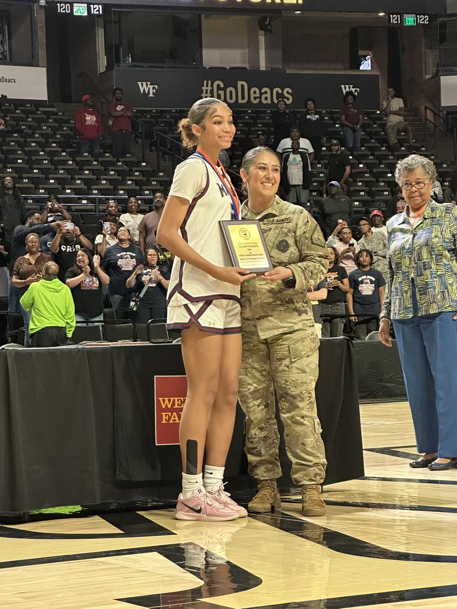 Mindy McCarthy tweet media