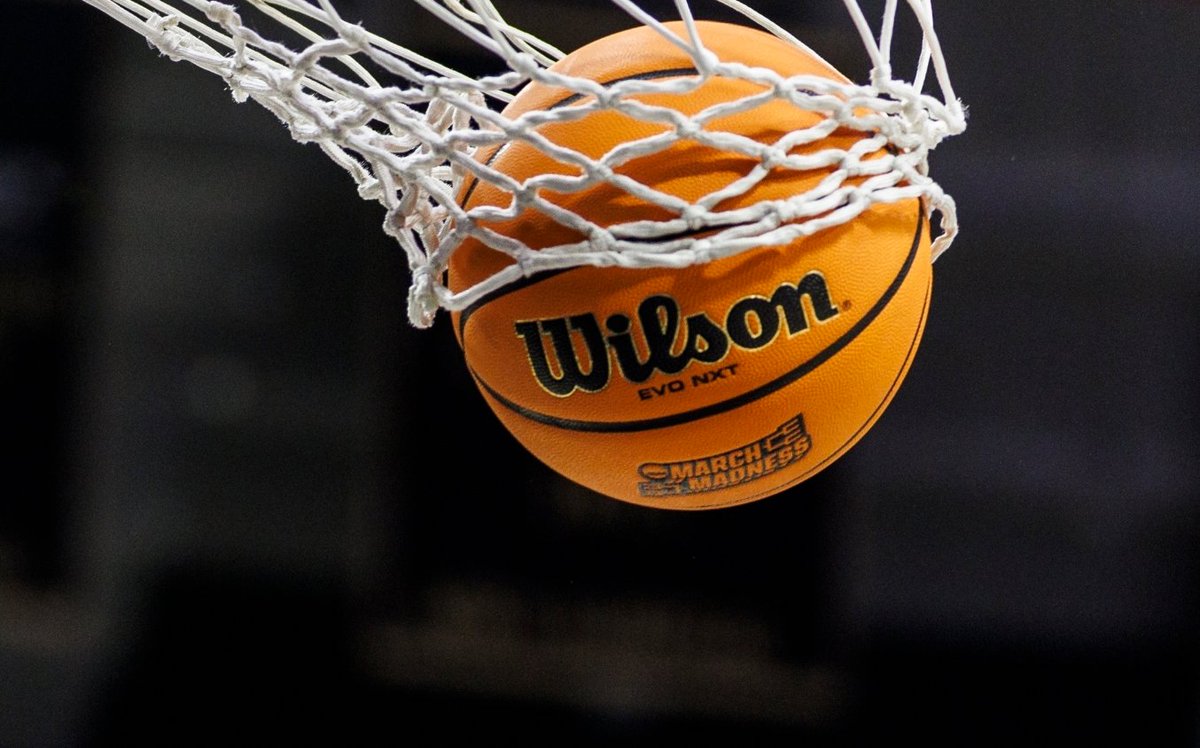 CSLonQCN's tweet photo. CROWN 'EM 🏀 | Congrats to the West Charlotte HS boys and Mallard Creek girls for winning 8A basketball state championships! #NCHSAA @dubclions #CMS #HShoops https://t.co/fyLqyZVZSG