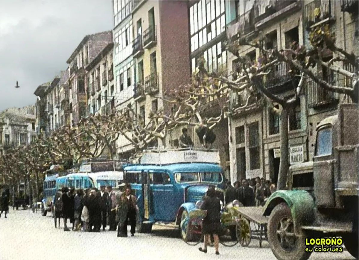 ciudadanabici's tweet photo. @DemandaCasco_ @jlopezalo @transportesgob @DGTes @viviendagob @ocantiguo @rubenantonanzas @alvarofoncea @castro_amaia @lariojacom @facontraelruido @eldiarioes @conrado_escobar @Ineco_es @bzunigareinares @stopaccidentes @oxm_movilidad @PlataformaEMS @EMS_movilidad @EPLaRioja @RTVELaRioja @ElDiaLaRioja @Rioja2 @LHabitable @jimenezmov @RadioRioja @PrevencionRioja @laciclopatica @javiercampos78 @ondacerolarioja @AytoLogrono Logroño como dios manda. Los autobuses retrocediendo a como toda la vida, en la misma puerta de #LaLaurel.
Ahora para la salvaje #Turistificación de borrachera de la ciudad, que hace imposible acceder a una vivienda en alquiler.
#LogroñoEntrePPocos 🇯🇪
Lo demás... #QueChorraMasDa https://t.co/KuBhQ7zX3H