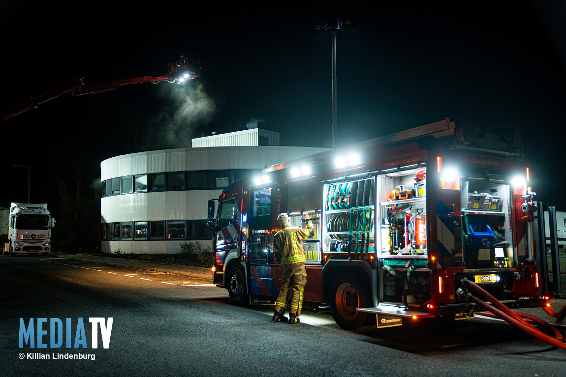 Grote brand in bedrijfspand op Innsbruckweg in Rotterdam