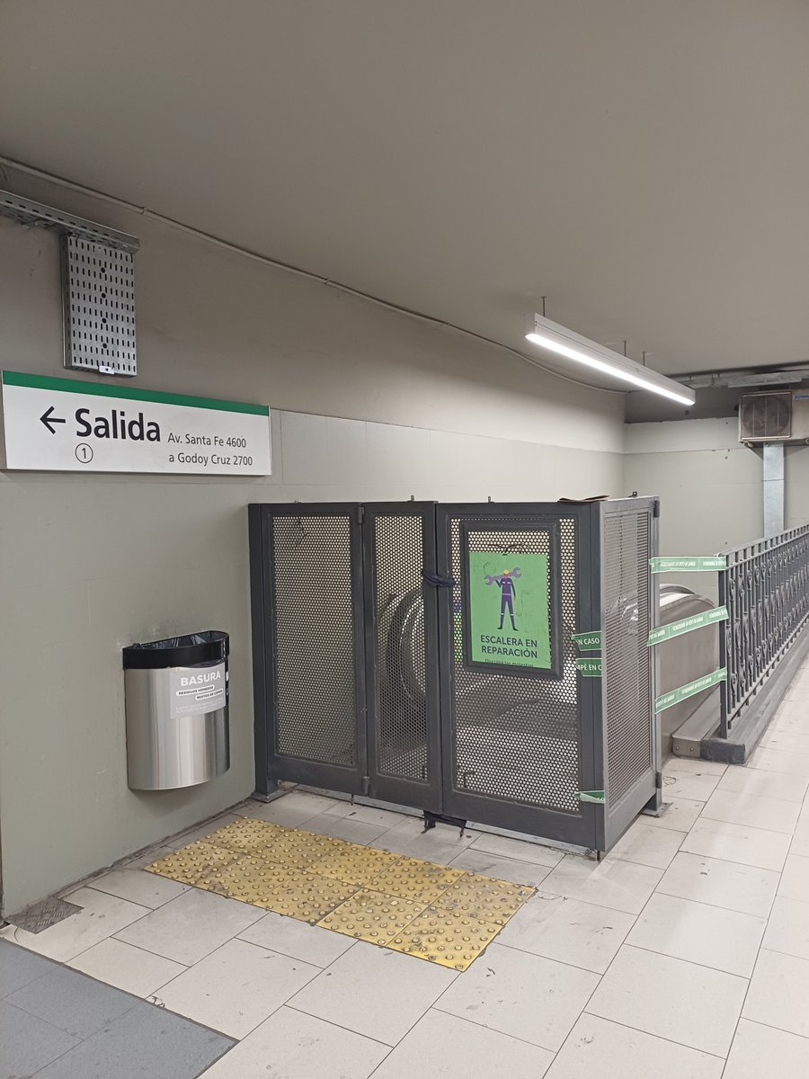 cechuvu's tweet photo. En la estacion de subte Palermo, de la linea D, hace dos dias que no funciona la escalera mecánica. 10/3/2026 y 11/3/2026. @AguanteCerebro #VamosAauditarelSubte. https://t.co/QZ2RqHzJlt