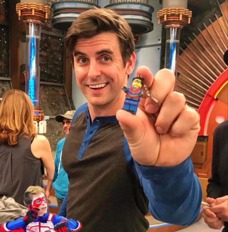 Raymancher666's tweet photo. My lego! Yuuuup. they made a lego of me, i mean, what CANT i do. they love me https://t.co/HxUD9jk6um