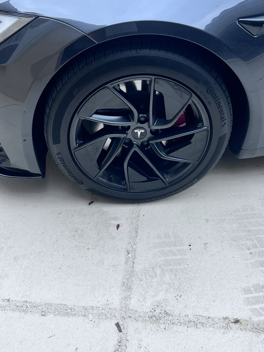 Cleaner Tesla tweet media