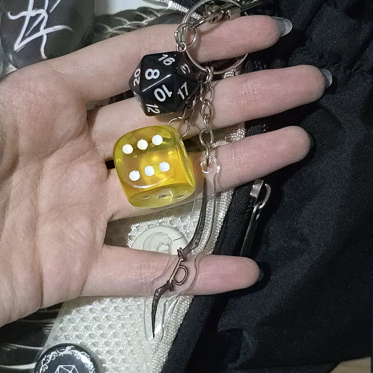 prexsal's tweet photo. finalmente terminei de decorar minha bolsinha de rpg 🎲 https://t.co/VbuE11vah4