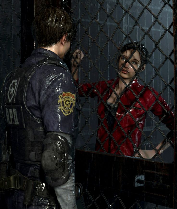 تحذير : في نسخة RE2 الملغاة (1.5)، كانت كلير تمتلك "جهاز نداء" (Pager) تستقبل عليه اتصالات من كريس يطلب منها عدم القدوم لراكون سيتي. وصولها كان تحدياً مباشراً لتحذيراته.