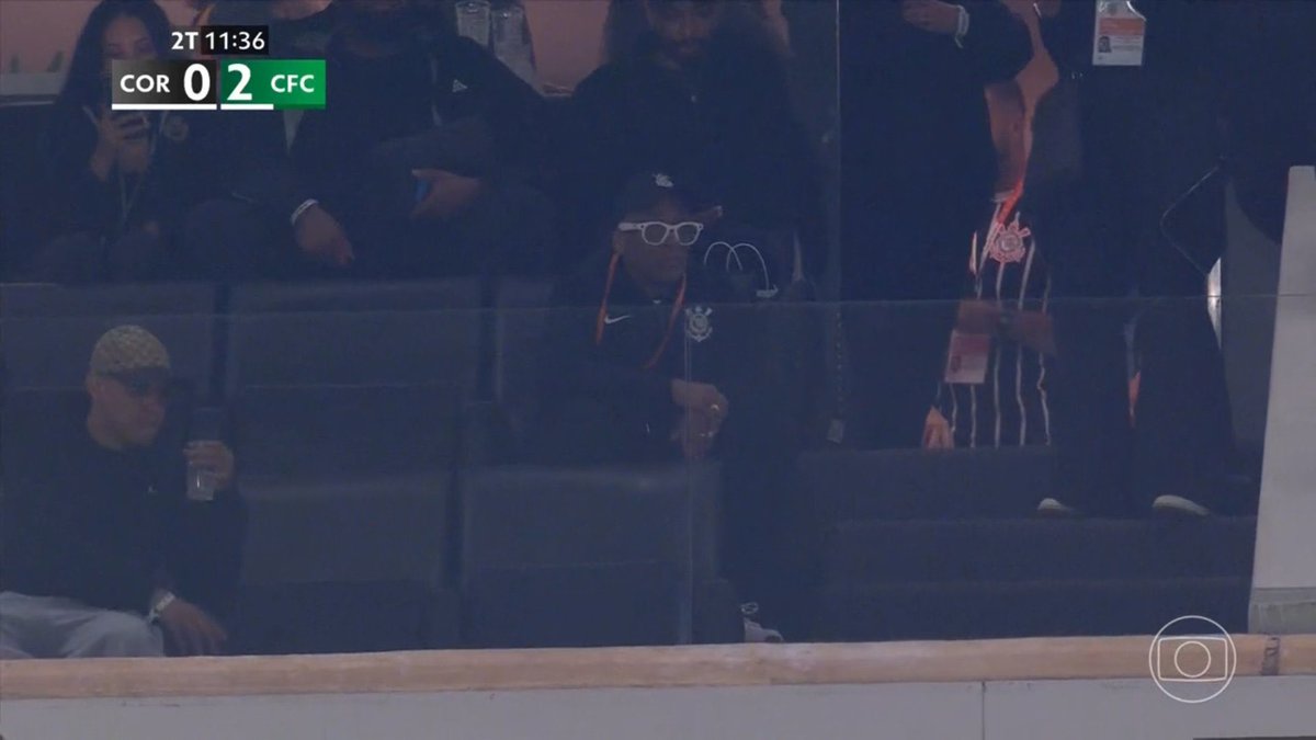 BrooklynGuyNBA's tweet photo. Spike Lee saiu de NY pra ver o Corinthians tomar uma peia em casa contra o Coritiba pqp https://t.co/BwNj7auYfv