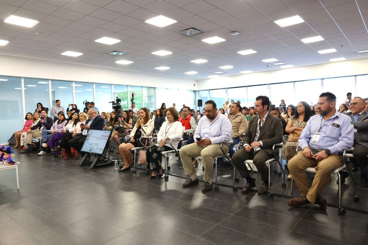claudia_gayou's tweet photo. Llevamos a cabo nuestro conversatorio de Empoderamiento, Innovación y Derechos para las mujeres en la propiedad industrial;
#TransformandoQueretaro #diputados https://t.co/5gjkVLFe3I