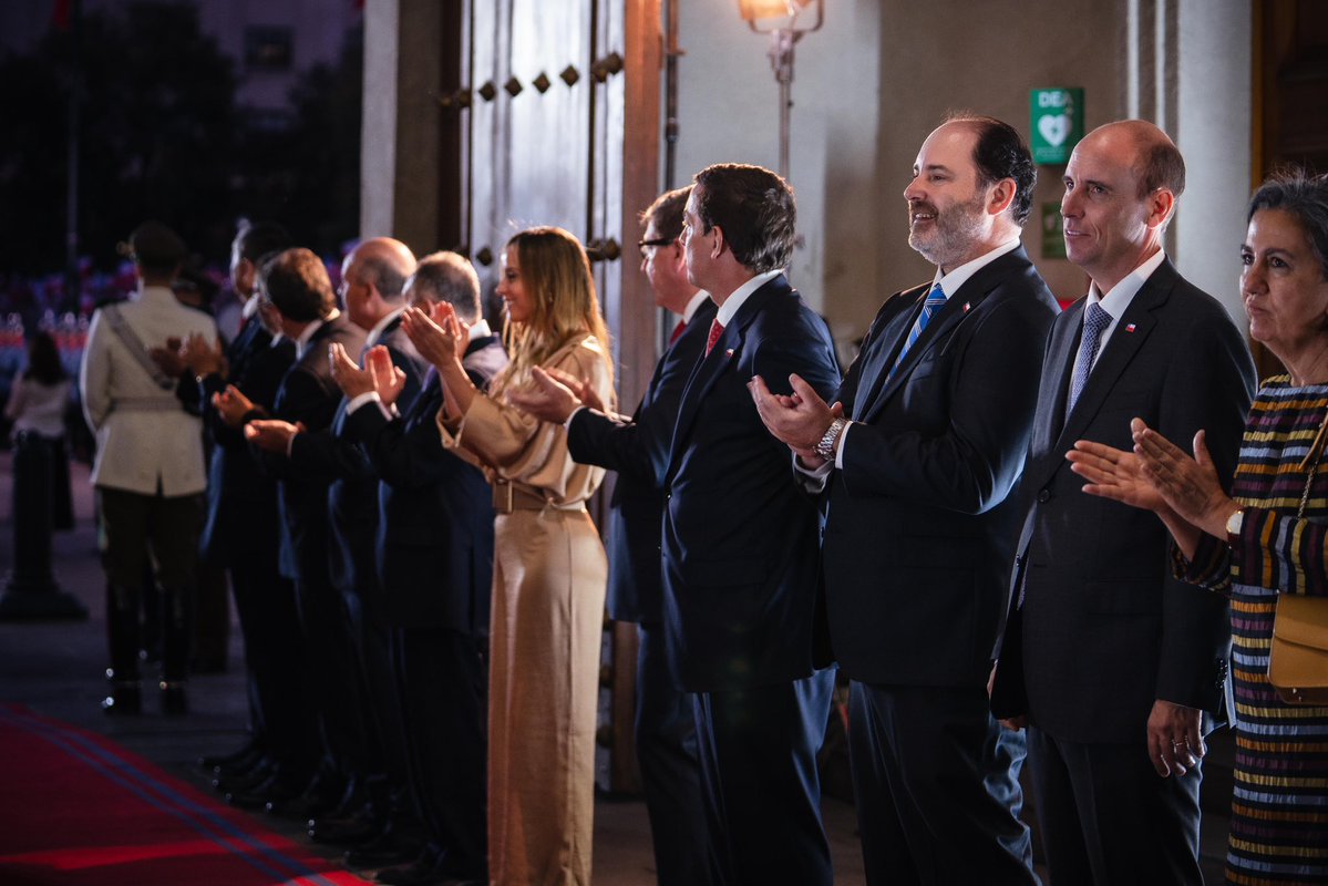 El Presidente José Antonio Kast llega al Palacio de La Moneda.
Hoy comienza una nueva etapa para Chile:
una etapa de trabajo, orden y compromiso con las personas.
Desde el primer día, estamos trabajando para hacernos cargo de un país que está en emergencia.
#TrabajandoParaUsted