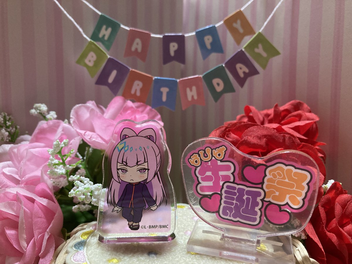 お誕生日おめでとう🎉🎂牛若
旧と祝の2人がお祝い🥂来てくれたよ😉
牛若(祝)「(お誕生日おめでとう❗️口内炎がまた出来て喋れない😅)」
牛若(旧)「美味しい和風パフェをどうぞ☺️」
牛若「まあ、この様な誕生日も悪くないな🙂」
 #牛若誕生祭2026 #牛若誕生祭
#ビックリメン