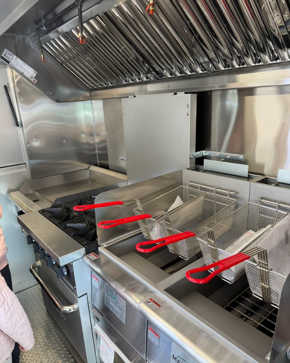 Robert Irvine Foundation tweet media