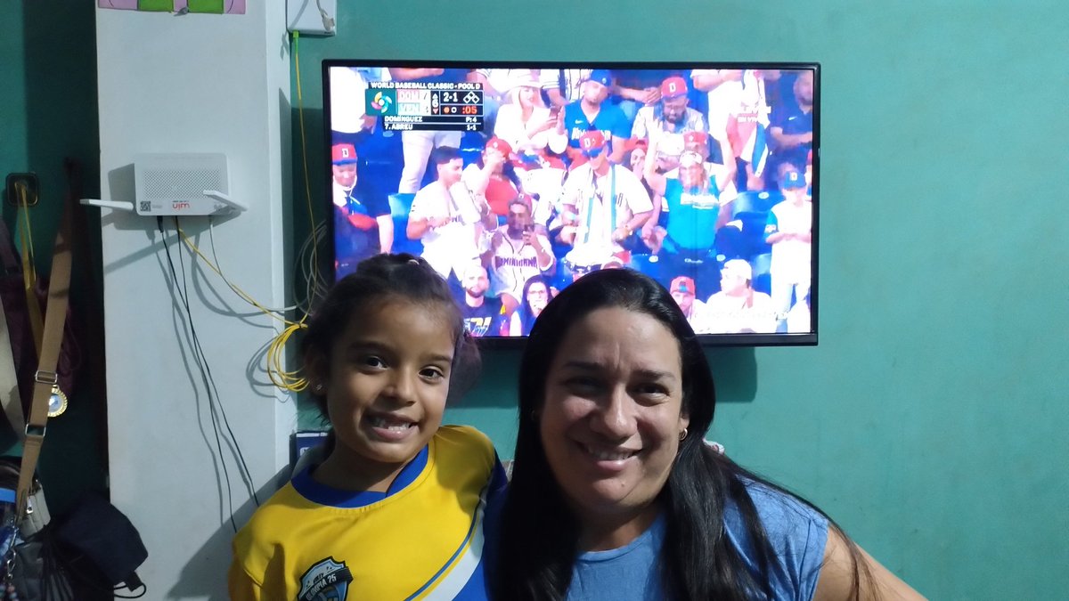 ISVAL1's tweet photo. #BEISBOLxTELEVEN en sintonía viendo el juego desde Perú  con los más pequeños de la casa  viva Venezuela, si se puede... En sintonía por Televen.... https://t.co/IefA0SFiIw
