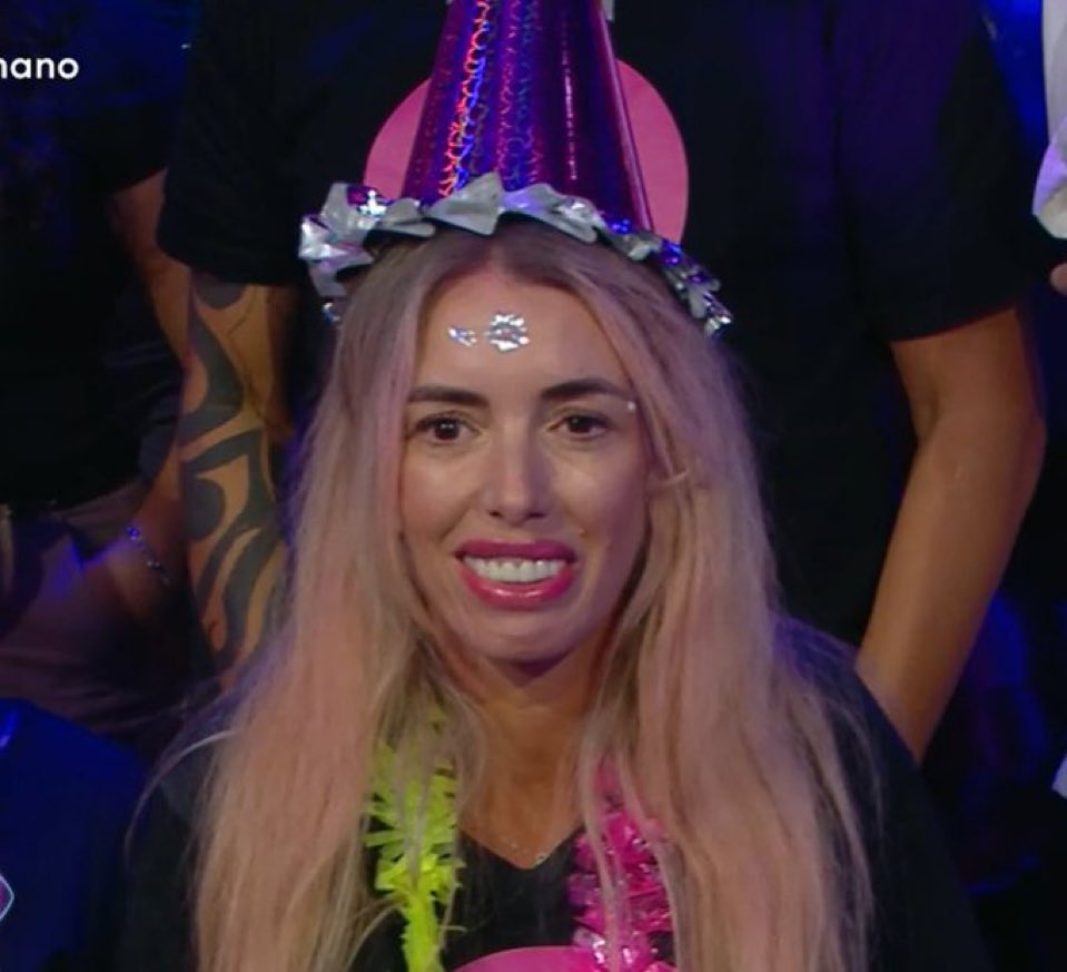 vankyxx's tweet photo. Basta danelik y emanuel de bajarle el precio y decirle chiste a la discriminación #GranHermano https://t.co/EtACjf0fpL