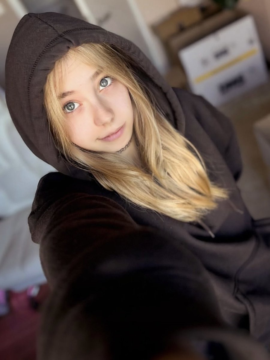 •C•A•M• tweet media