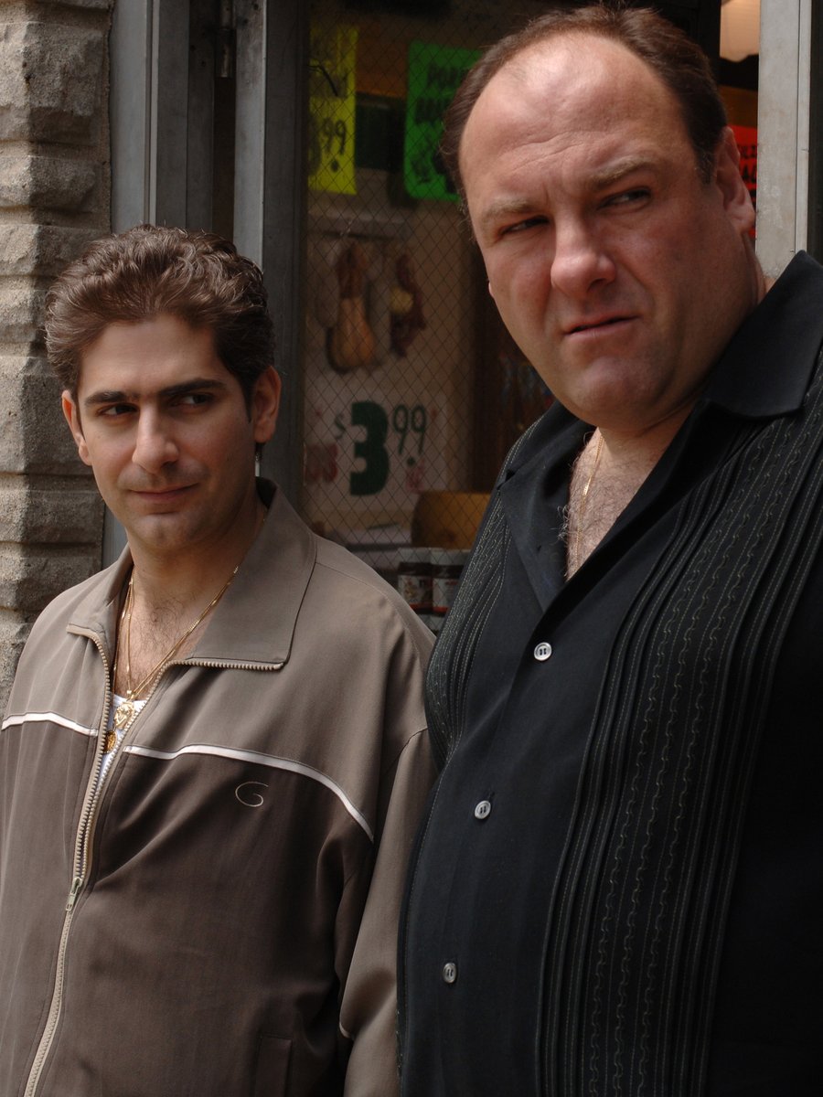 TheShinBatman84's tweet photo. On March 12, 2006. The Sopranos S6:EP1 "Members Only." aired 20 years ago!
#TheSopranosSeason6MembersOnly20thAnniversary #RIPJamesGandolFini #RIPFrankVincent #RIPJerryAdler #DavidChase https://t.co/dh52ockFzH
