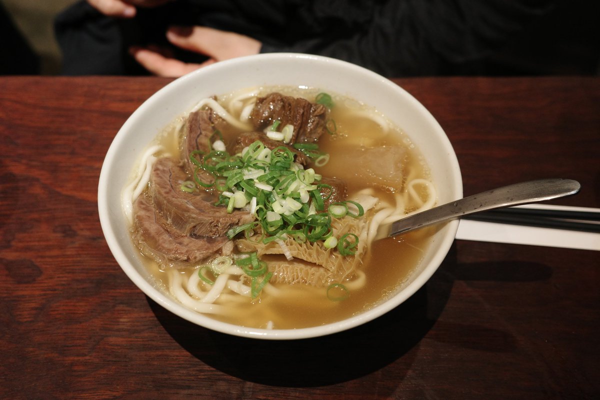 blissbowl_pot's tweet photo. 나우디엔 우육면
쌀국수에 85% 근접한 맛
비빔 우육면이 입맛에 더 맞았다.
비빔 우육면에 맵기는 1단계로..ㅎ https://t.co/8slOSNSw12