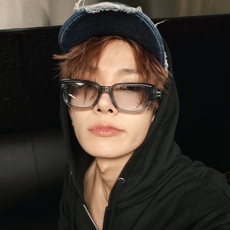 Oi GLITTS!

Esse post não tem relação com o ILLIT ou a IROHA mas eu queria prestar meu apoio ao HEESEUNG e aos ENGENES. O Heeseung sempre se mostrou muito gentil com o illit e é completamente injusto o que estão fazendo com ele, por favor usem as tags e assinem as petições.