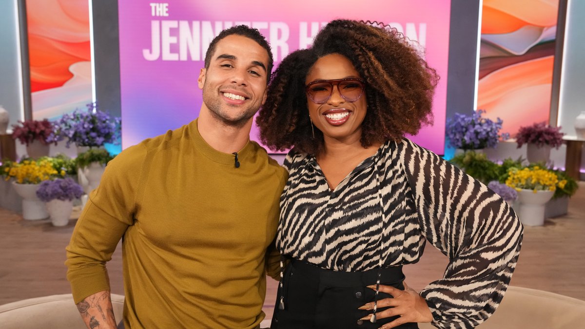 headlineplanet's tweet image. Mason Gooding tells Jennifer Hudson about appearing in the WHEN I'M WITH YOU music video with LISA (@wearelloud) and Tyla (@Tyllaaaaaaa):

“I got several DMs in one day that were basically summating to ‘LISA’s trying to get in contact with you.’ I’m a huge fan of LISA, so [even