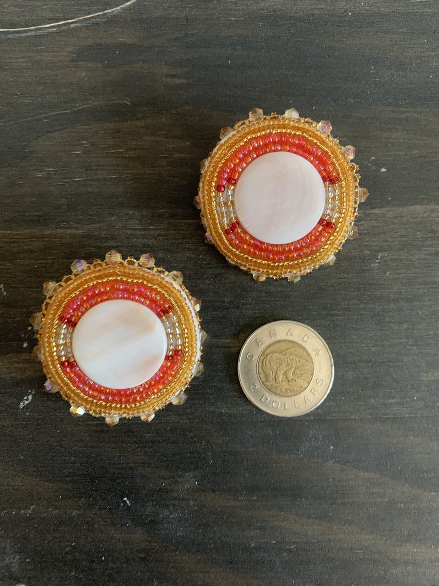 nehiyaw_outlaw's tweet photo. hi chat i need to restock some beading supplies :3 
- b/w charm - $30 
- both earrings w white shell centres - $35 
- imitation elk tooth necklace - $40 
prices cad, free shipping for first customer, $5 everyone else (canada preferred, but would also ship to usa) https://t.co/3SMuXhBTgy