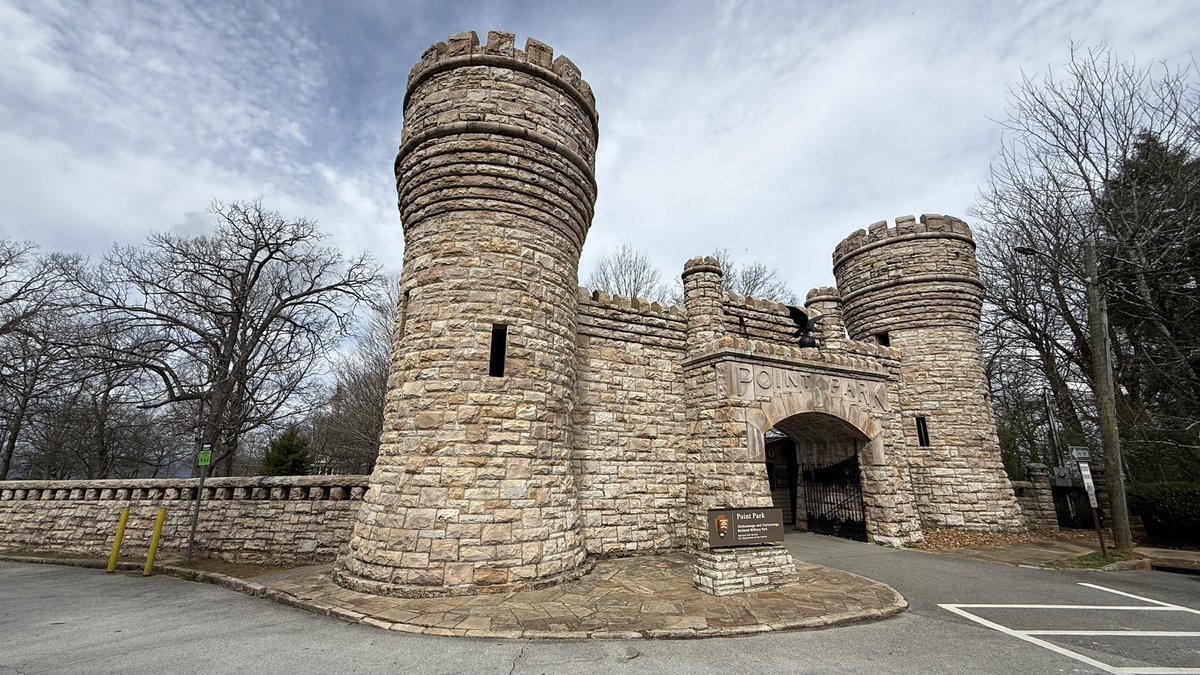 lead230's tweet photo. Visited Point Park on Lookout Mountain in #Tennessee today! Historic Corps Castle entry into the park  &amp; awesome view of Moccasin Bend on the Tennessee River! 📸 Lee Roberts https://t.co/WbJC9KVEng