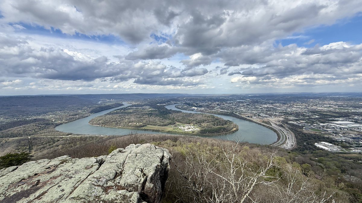 lead230's tweet photo. Visited Point Park on Lookout Mountain in #Tennessee today! Historic Corps Castle entry into the park  &amp; awesome view of Moccasin Bend on the Tennessee River! 📸 Lee Roberts https://t.co/WbJC9KVEng