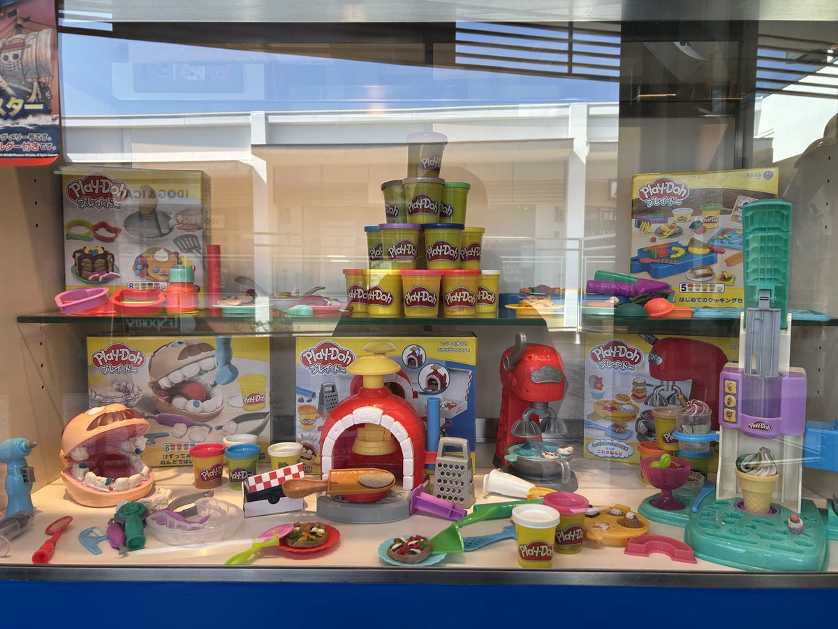 Hasbro_Store_JP's tweet image. 【#三井アウトレットパーク入間 店】

#HasbroStore のプレイドーコーナーが最高にワクワクする！🌈
インフルエンサー木下ゆーきさんもおすすめの「こむぎねんど」は、カラフルで指先のトレーニングにもピッタリ🎨💖
歯医者さんやアイス屋さんごっこで、自分だけの世界を形にしてみてね🍦🦷

#ハズブロ