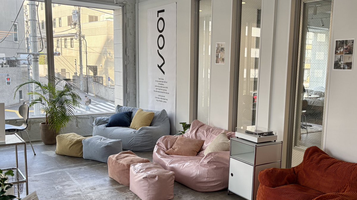 8畳1R｜東京会社員｜心地よい暮らし

みたいな理想のお部屋を体験できるLOOSYのショールームが、新生活の参考になるし気になってたソファも家具も色々見られてインテリア好きにはたまらない…。